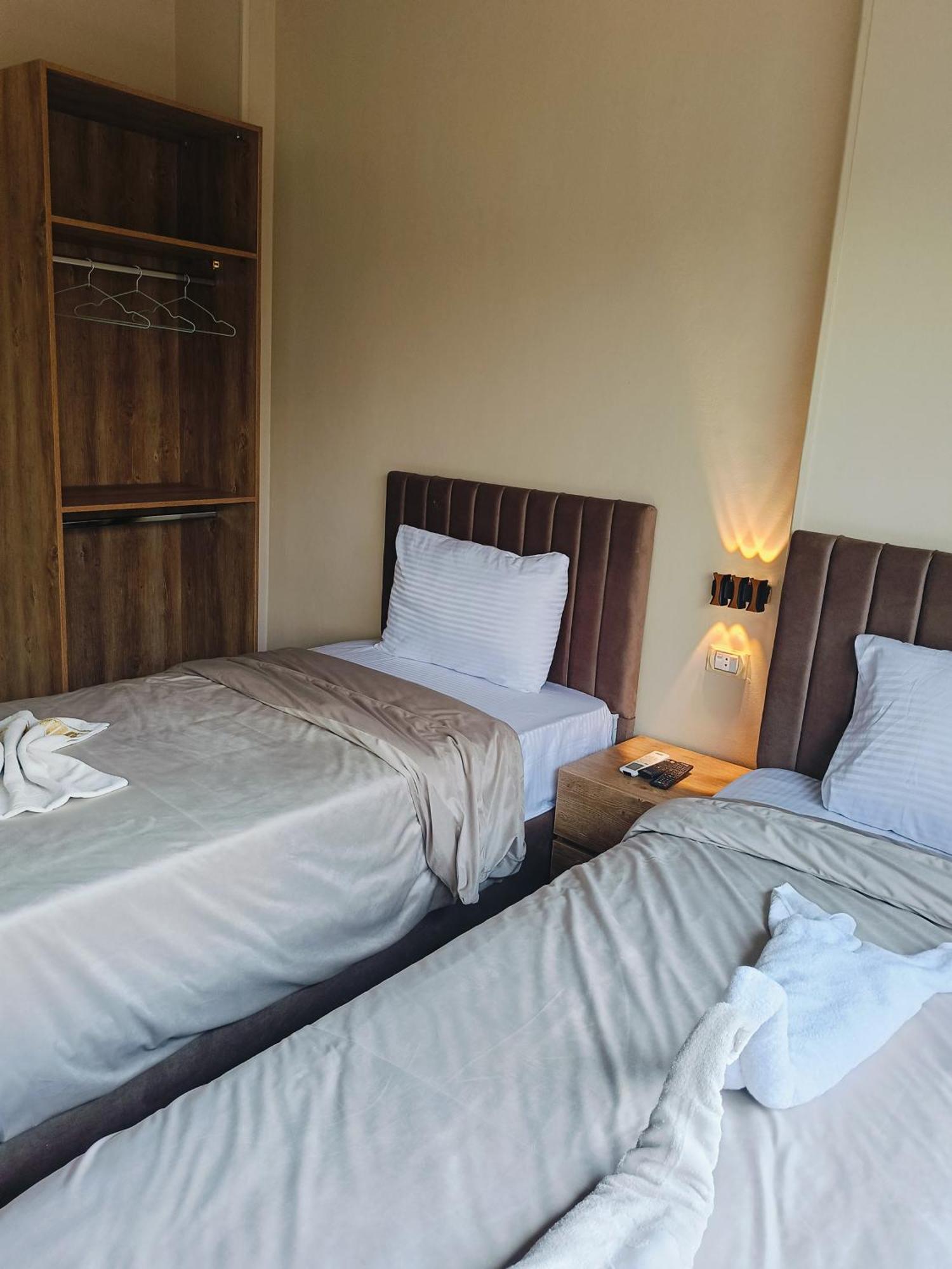 Magic Golden Pyramids View Hotel Kafret el-Gabal